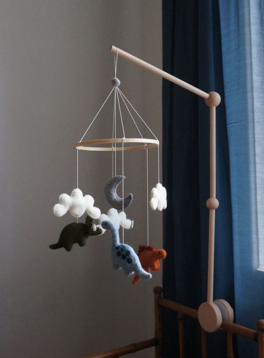 Handsydd mobil, Dinosaurier med moln